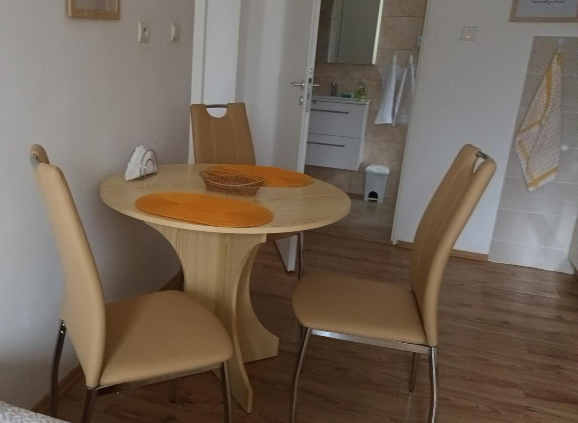 Apartman Alena كارلوفي فاري المظهر الخارجي الصورة